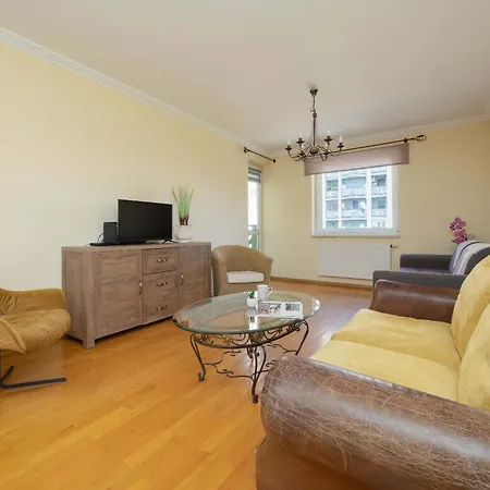 Practical With Parking In Bialoleka By Renters Warschau